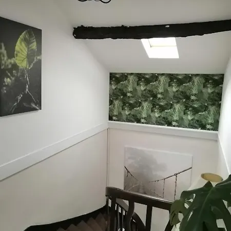 Vingt Grand Rue Bed & Breakfast 3*